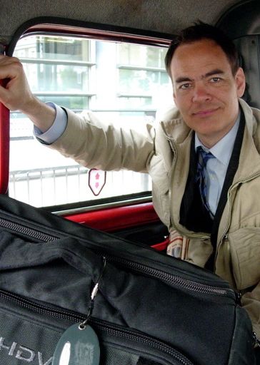 Max_keiser_in_a_london_taxi