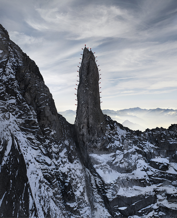 perierga.gr - Εντυπωσιακοί σχηματισμοί ορειβατών στις Άλπεις!