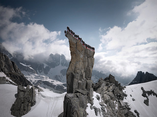 perierga.gr - Εντυπωσιακοί σχηματισμοί ορειβατών στις Άλπεις!