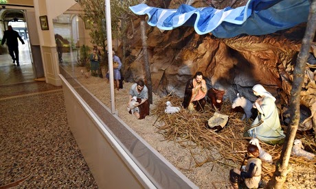 Nativity-scene-at-B-ziers-011