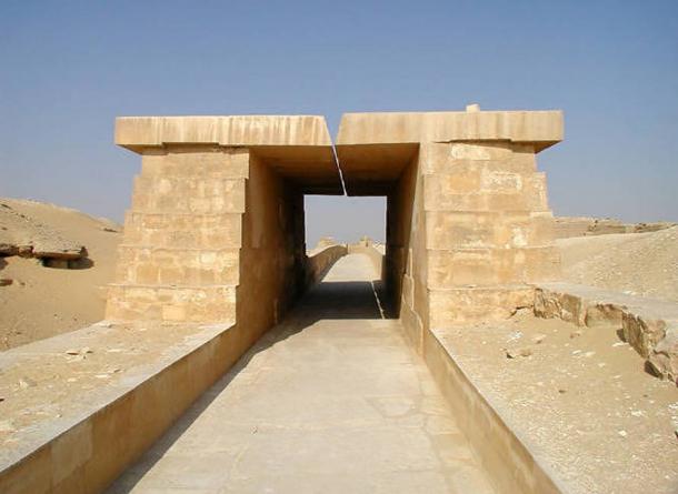  Δρόμος προς το συγκρότημα των πυραμίδων Unas 