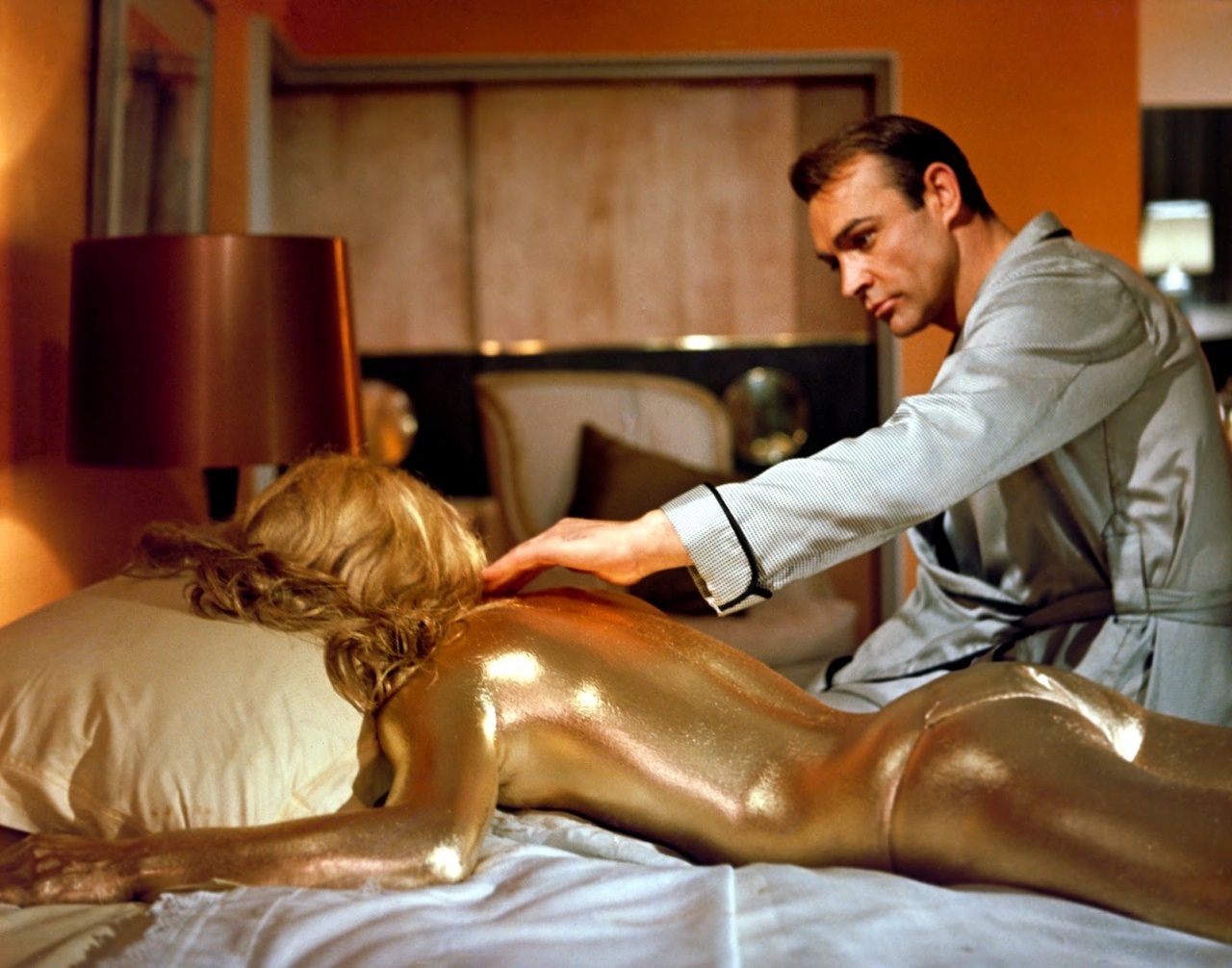 sean-connery-and-shirley-eaton-fontainebleau-hotel-miami-pinewood-studios-interior-shot-goldfinger-1964