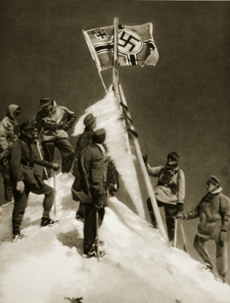 german-mountain-troops-with-the-swastika-flag-on-mt-elbrus-it-was-literally-all-down-here-from-here
